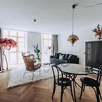 Ocho Suites & Kitchen